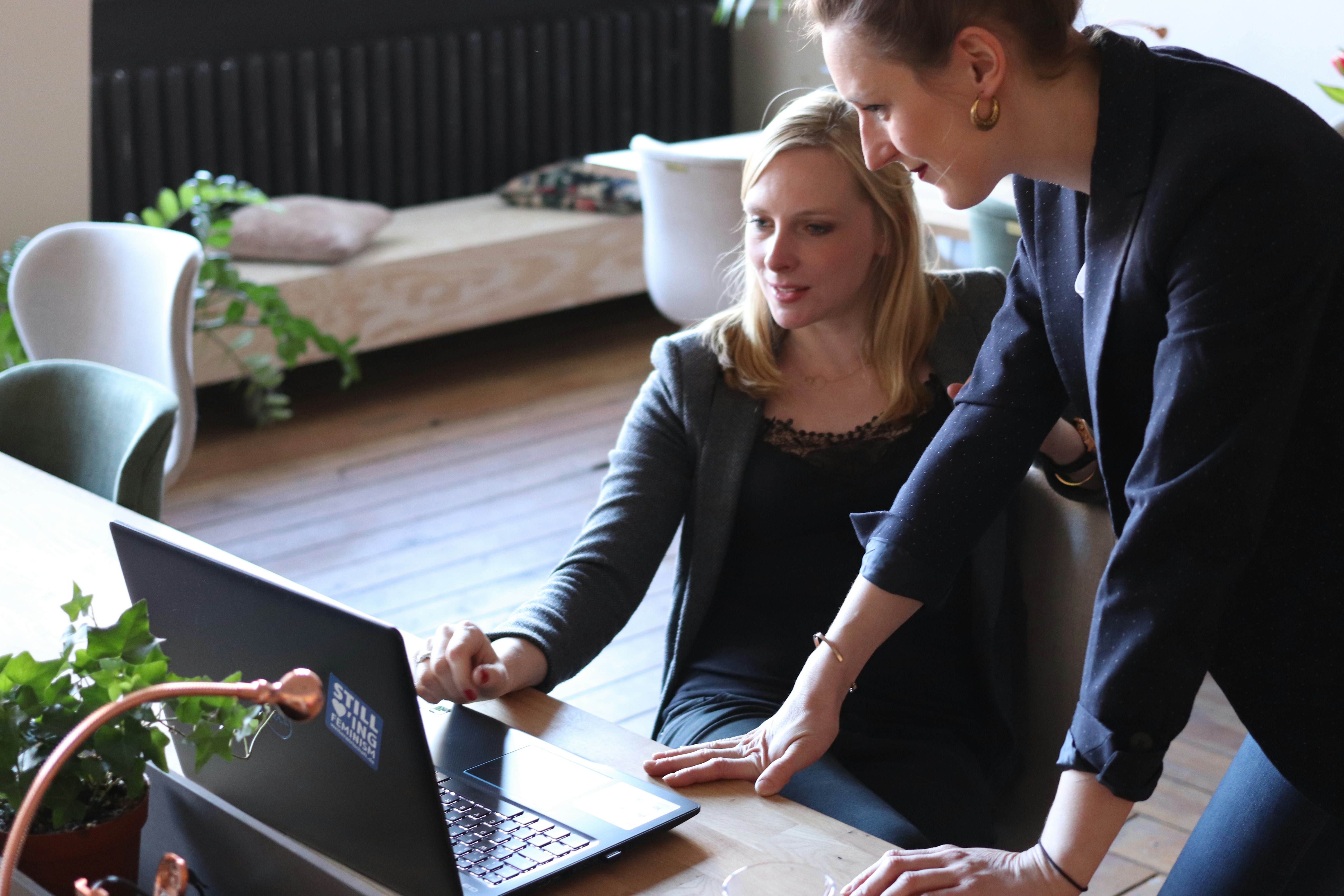 Top Career Paths For Women Seeking Leadership In Modern Workplaces