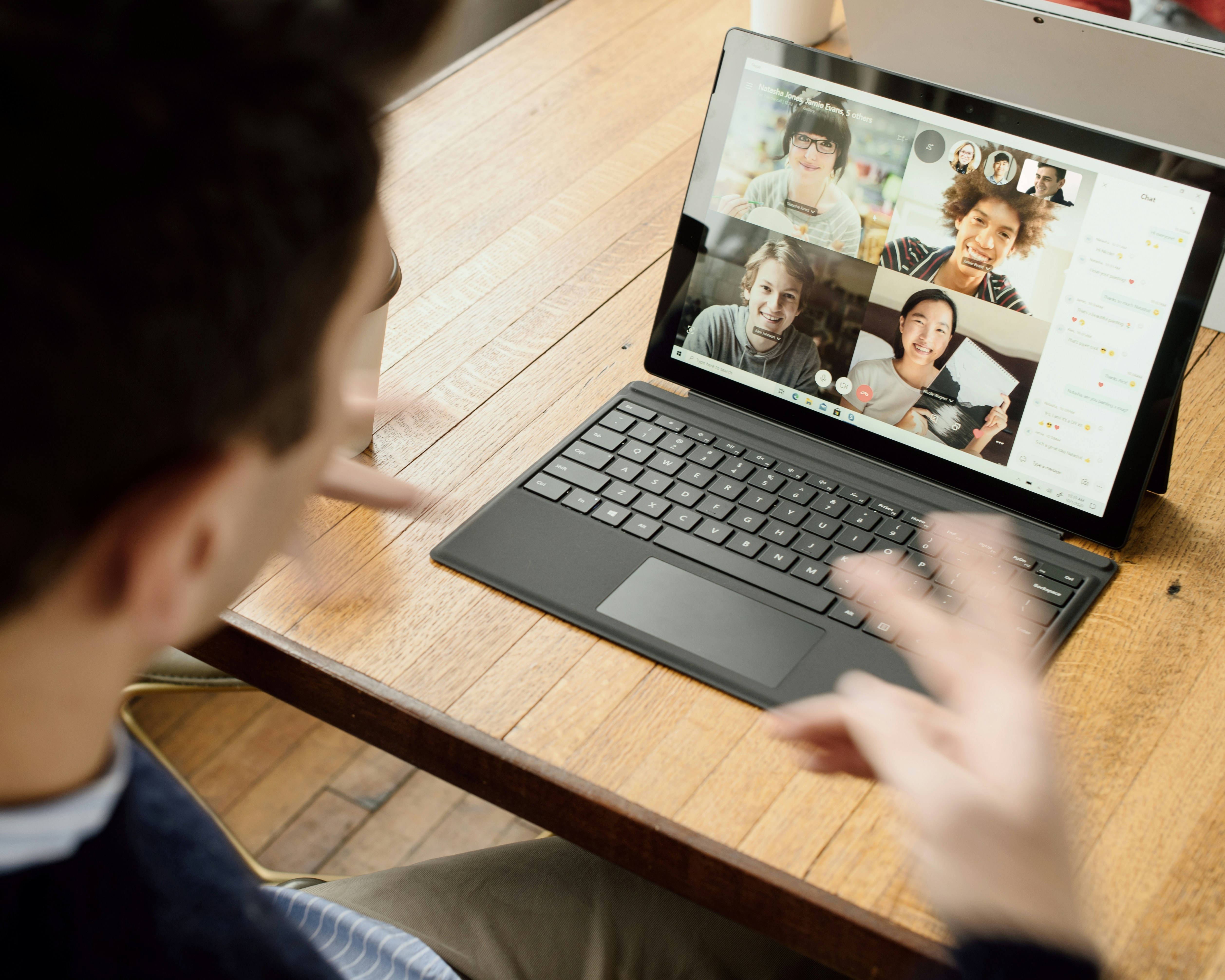5 Practical Ways To Manage Remote And Hybrid Teams Seamlessly